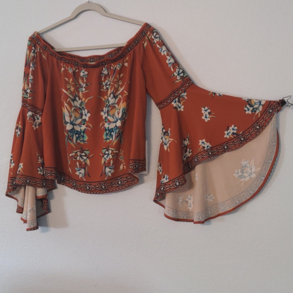 Flying tomato brand size large wide neck blouse